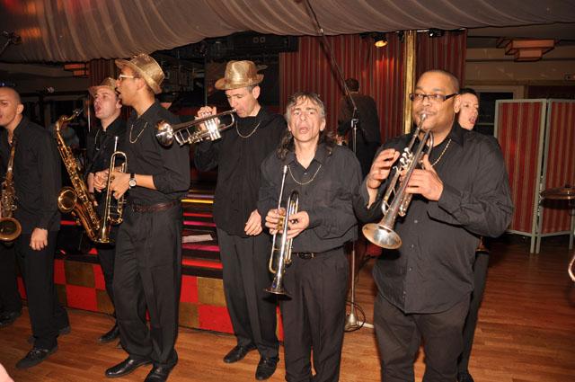 min 2011 03 08 mardi brass band 286